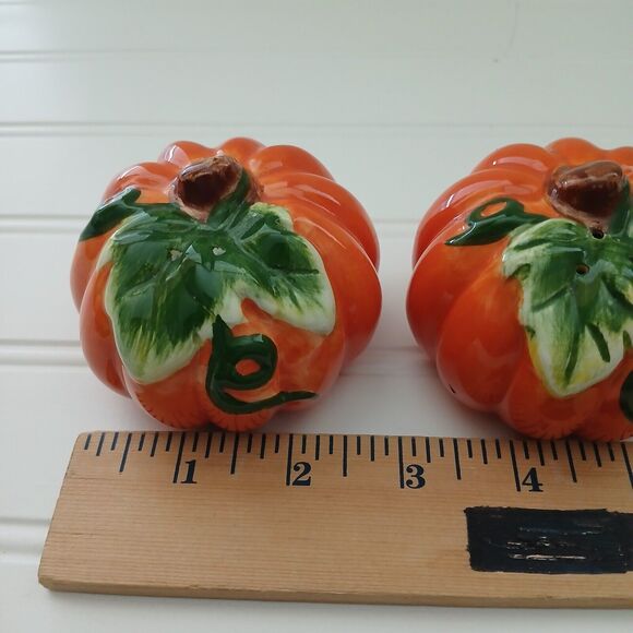 Ceramic Orange Pumpkins Salt & Peeper Shakers Thanksgiving Fall Holiday Decor - Picture 7 of 9